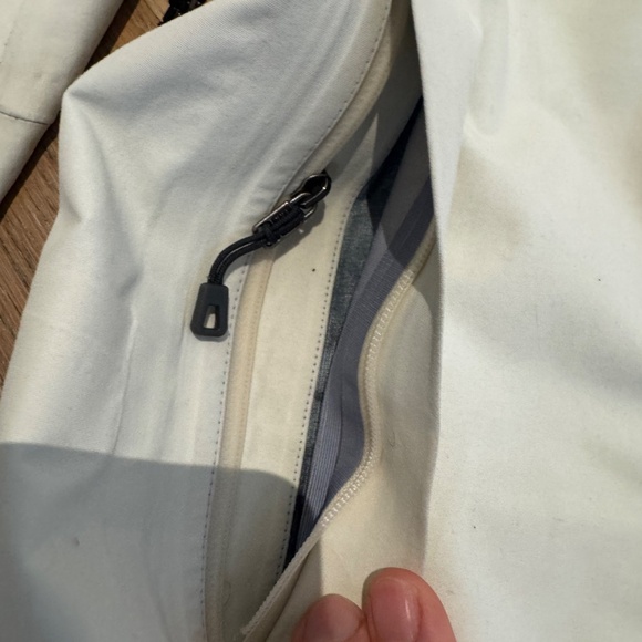 Patagonia Primo Womens S Gore-Tex Waterproof Jacket White W Hood Pockets $499 - Picture 4 of 5